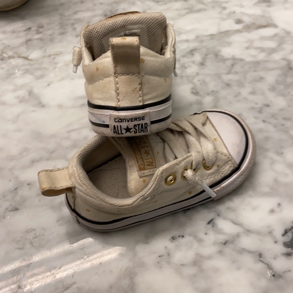 Toddler converse sz5 - Picture 2 of 3